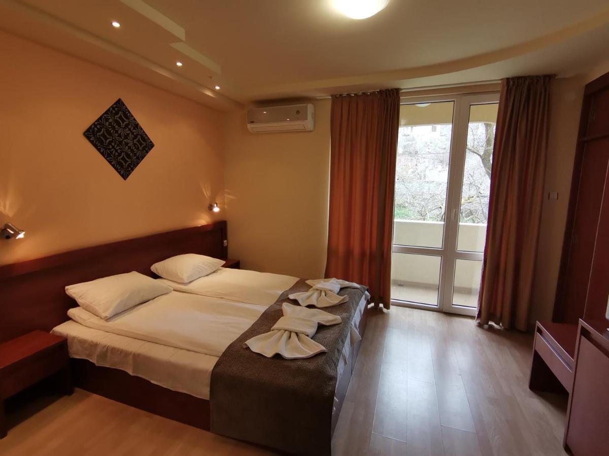 Paris Hotel Balčik Exteriér fotografie