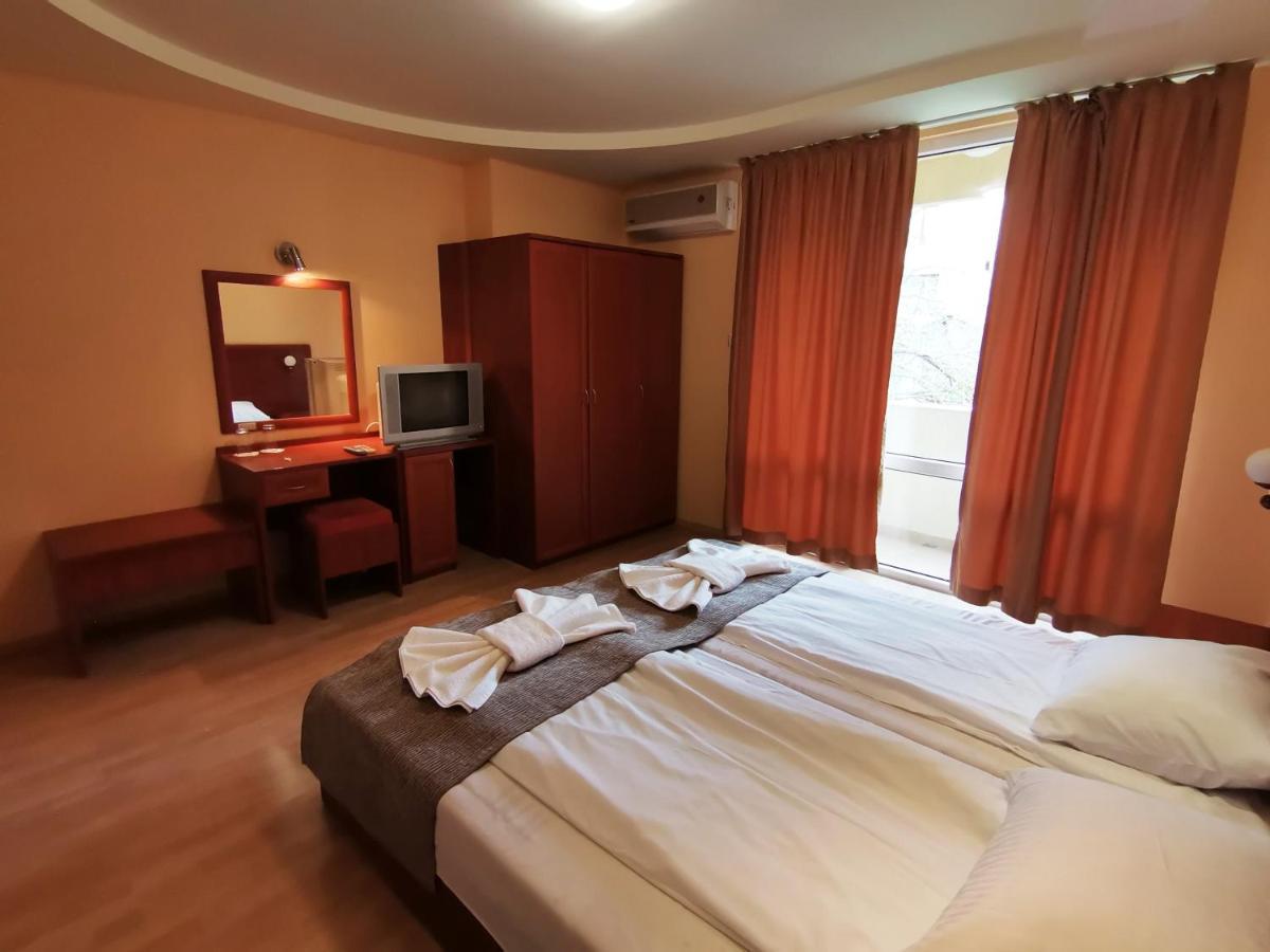 Paris Hotel Balčik Exteriér fotografie