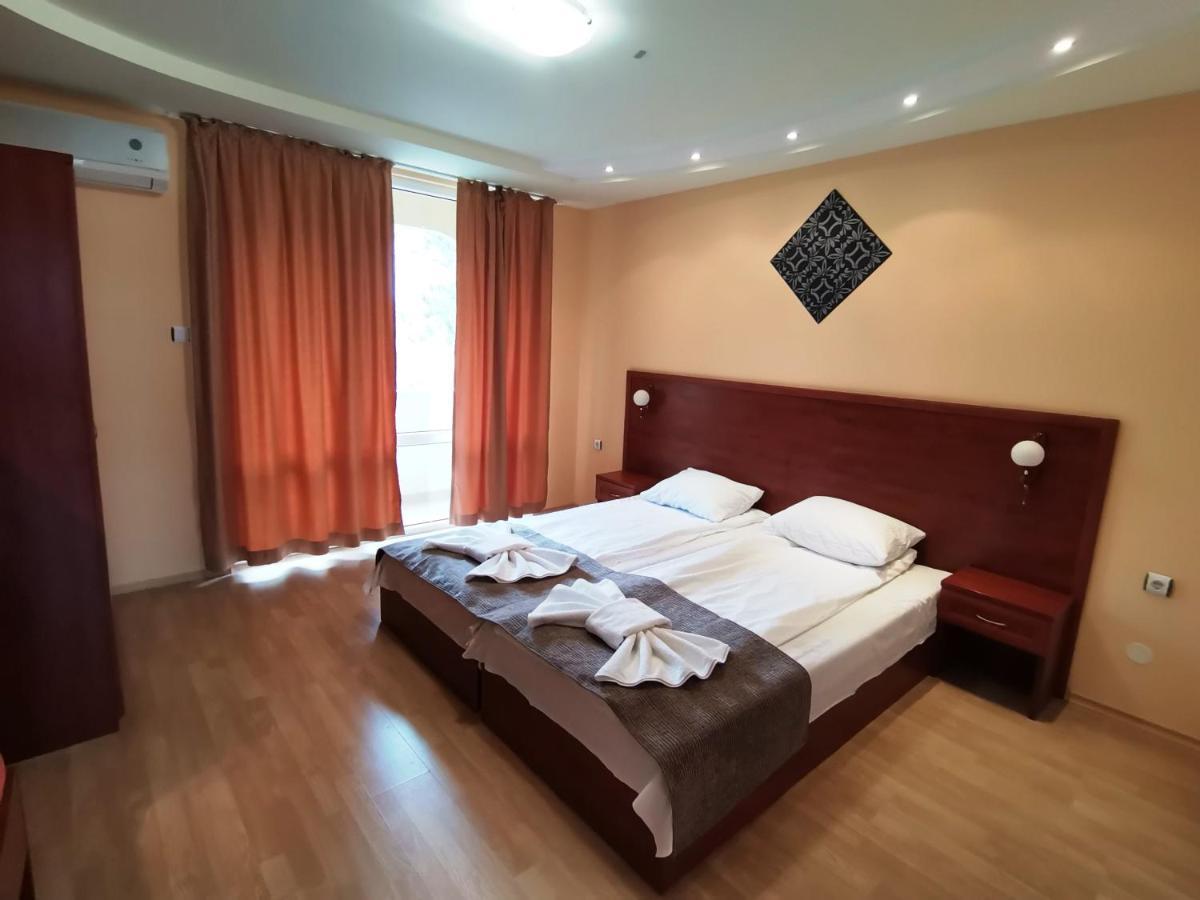Paris Hotel Balčik Exteriér fotografie