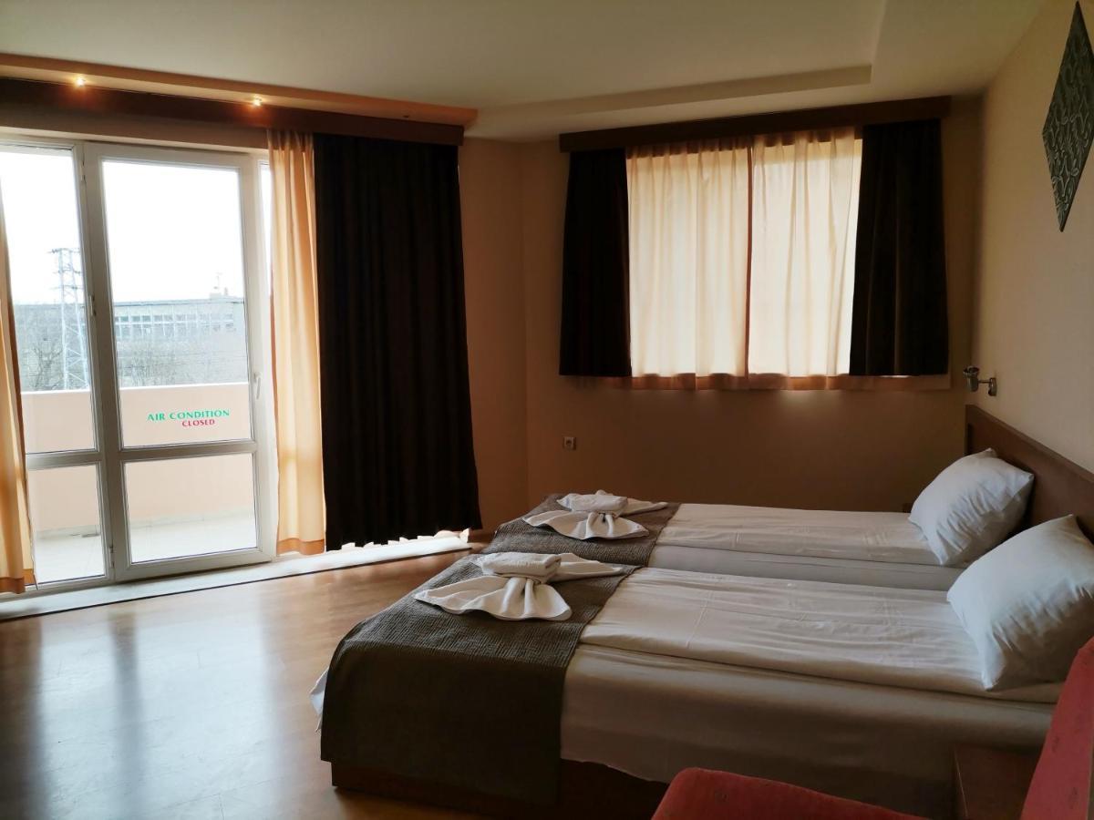 Paris Hotel Balčik Exteriér fotografie