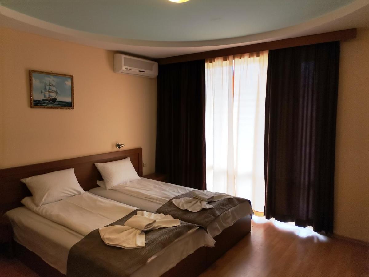 Paris Hotel Balčik Exteriér fotografie