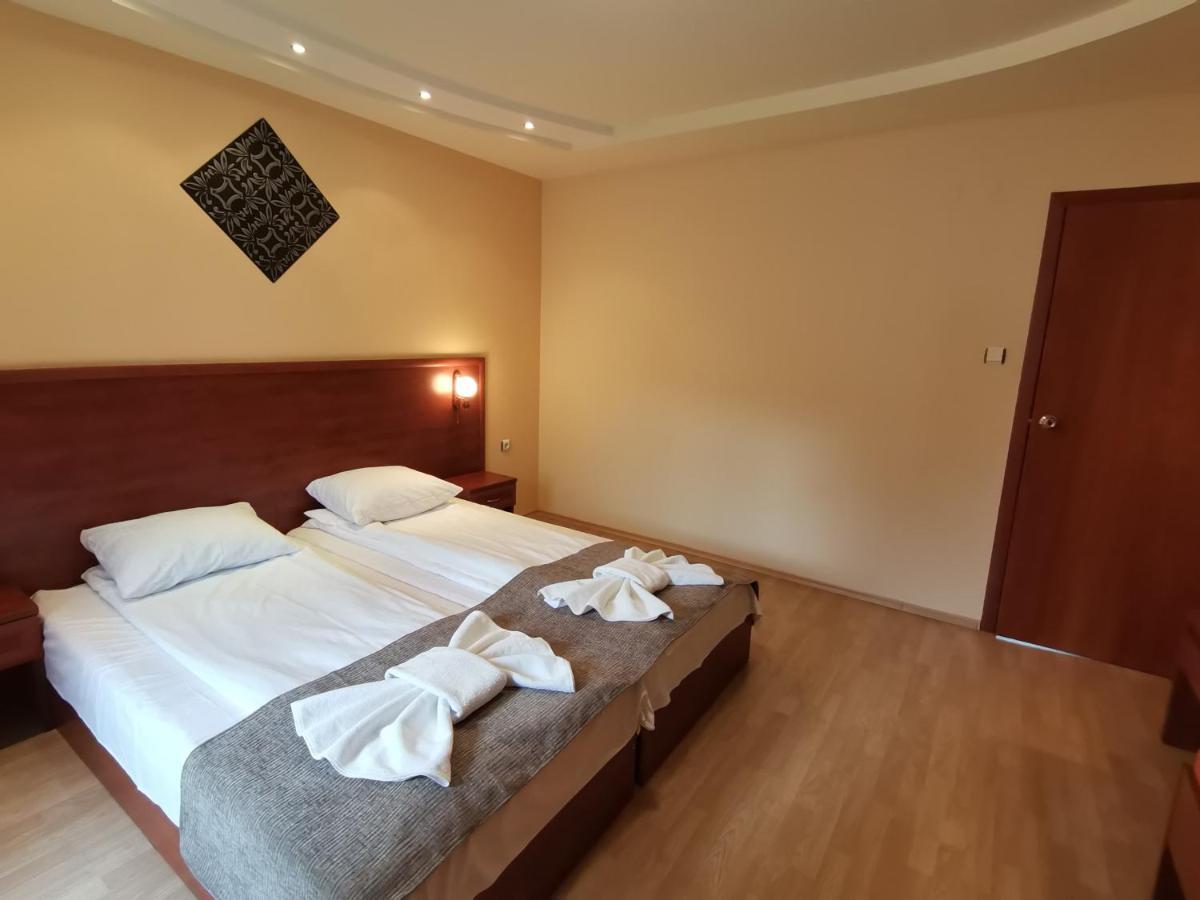 Paris Hotel Balčik Exteriér fotografie