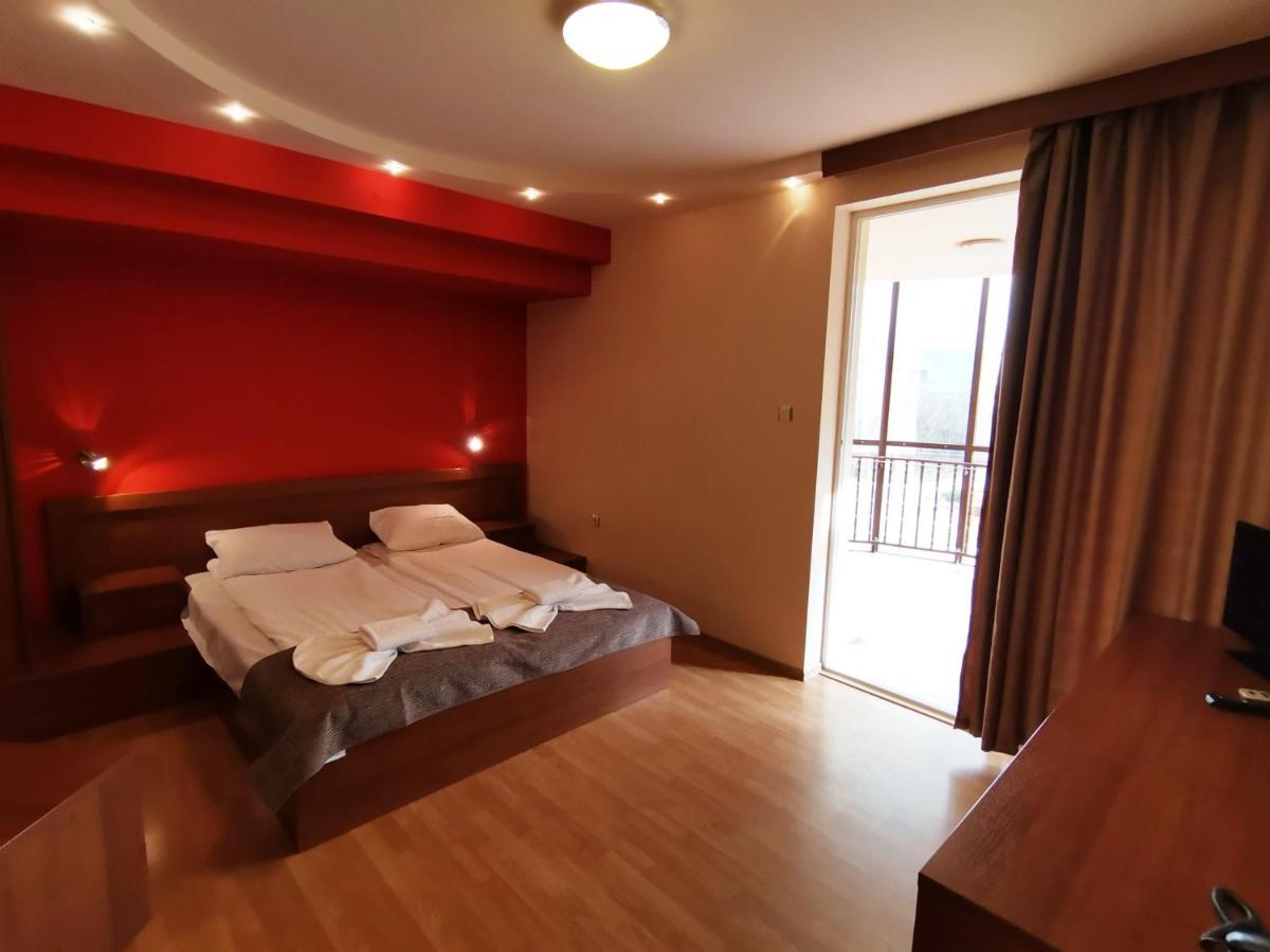 Paris Hotel Balčik Exteriér fotografie